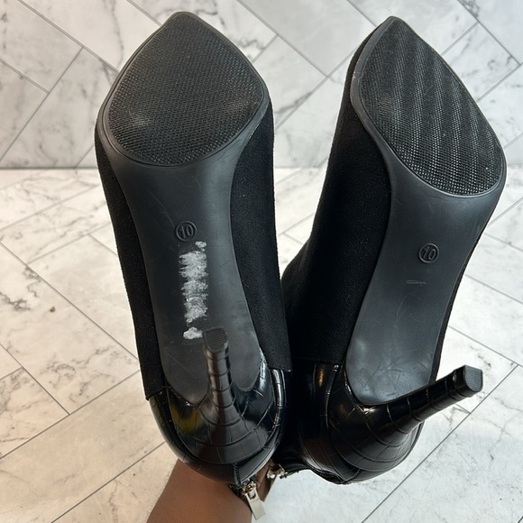 NWT Rouge Black Suede Black Booties With Zippers Faux Alligator On Heel SIZE 10M - Picture 5 of 7
